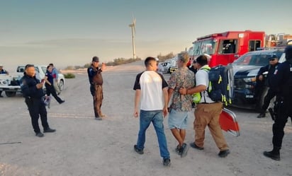 turistas : Los cuatro turistas presentaban síntomas de deshidratación, pero se encuentran estables. 