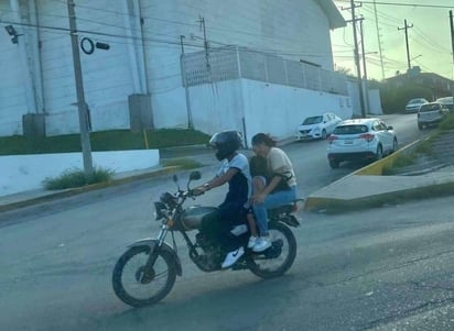 Papás que trasladan a niños en moto podrían ser enviados a Pronnif