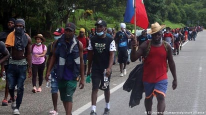 Sale caravana de migrantes desde frontera sur de México