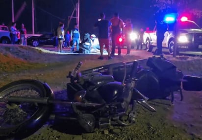 Accidente: Héctor David y su acompañante colisionaron con su motocicleta Honda VLX.
