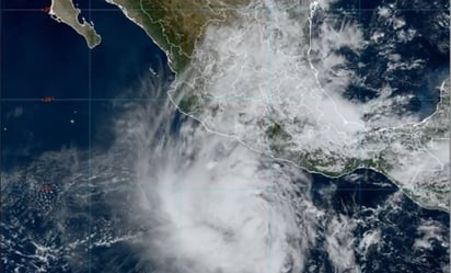 TORMENTA TROPICAL El ciclón se localiza a 440 kilómetros al suroeste de Acapulco, Guerrero, y a 490 kilómetros al sur de Lázaro Cárdenas, Michoacán.   Con vientos máximos