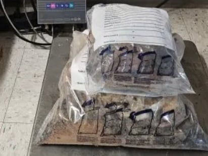 incautación : Los agentes de la CBP descubrieron cinco paquetes que contenían un total de casi 16 libras de presunta heroína. 