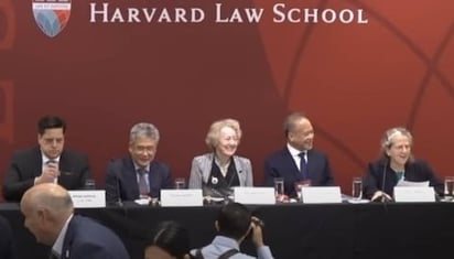 VIDEO: Requisitos para elección judicial desata risas en Harvard