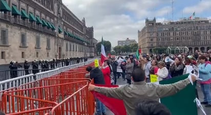 Sheinbaum: Tras la llegada de los manifestantes, también arribaron elementos de seguridad para resguardar el recinto.