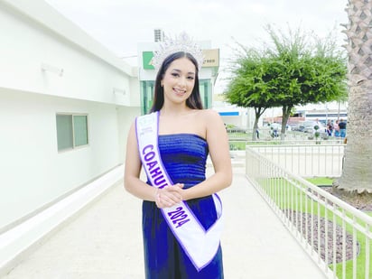 Itzel Alejandra Zúñiga  Reina de belleza Miss Petite Coahuila 2024. 