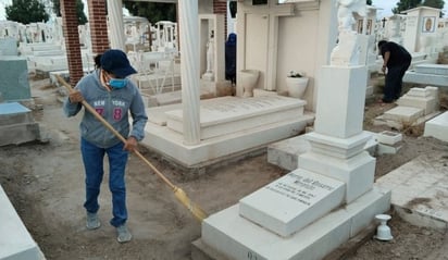 Intensifican trabajos de mantenimiento en panteón de San Pedro, para que quede listo el viernes