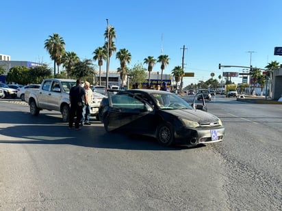 Choque por alcance en transitado cruce de Monclova