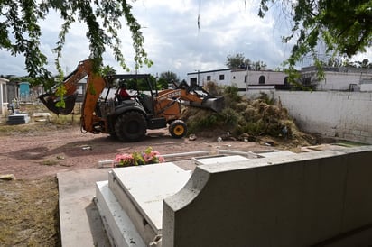 Forestación sigue trabajando en la limpieza de panteones  