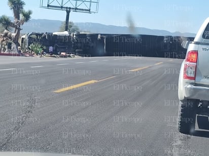 Volcadura : Uno de los carriles quedó bloqueado temporalmente, afectando el flujo vehicular.
