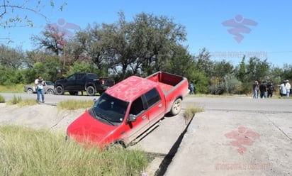 Causa Kikapu accidente y lo detienen; una mujer resulto lesionada