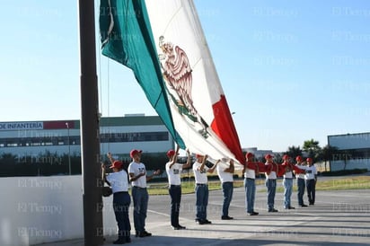 Servicio militar : Concluyó las actividades del  Servicio Nacional Militar con los jóvenes y mujeres voluntarias