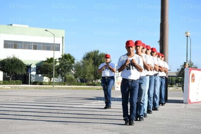 Servicio militar : Concluyó las actividades del  Servicio Nacional Militar con los jóvenes y mujeres voluntarias