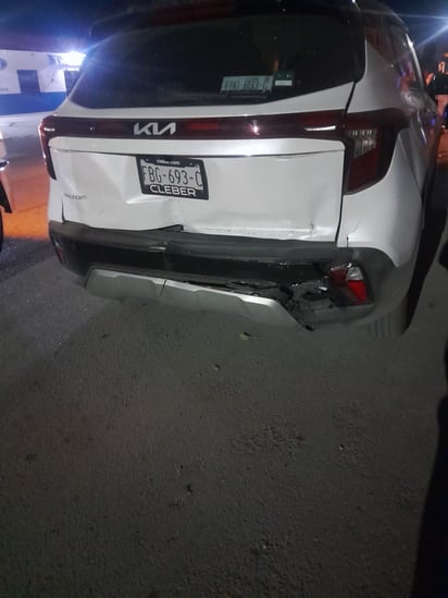 policiaca: La madrugada de hoy se registró un accidente de tránsito que involucró a tres vehículos en la calle Cuauhtémoc