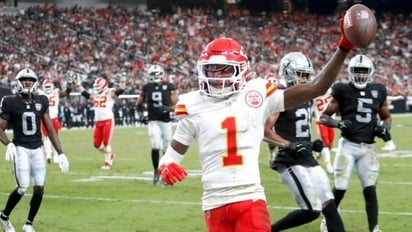 Chiefs mantiene el invicto al vencer 27-20 a Las Vegas Raiders