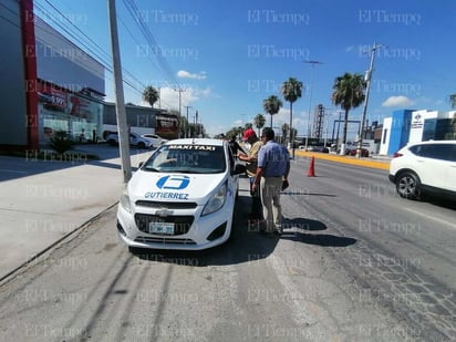 transporte taxis: Los operativos de revisión a automovilistas para detectar placas vencidas, es también aplicado a todo tipo de transporte.