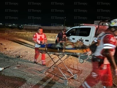 policiaca: Socorristas de Cruz Roja acudieron en su ayuda.