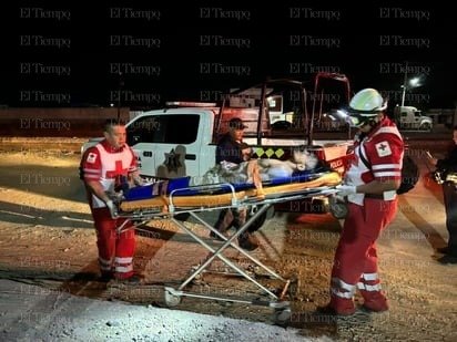 policiaca: Socorristas de Cruz Roja acudieron en su ayuda.