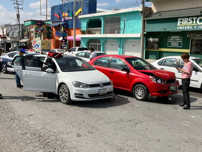 policiaca: Dos menores y su madre resultaron con lesiones leves.