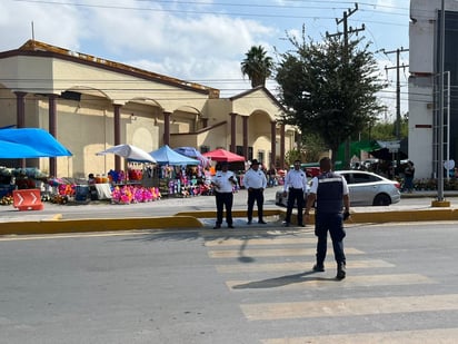 Festividad: Entre personal de vialidad, seguridad, panteones, protección civil y salud, hay más de 150 trabajadores laborando.