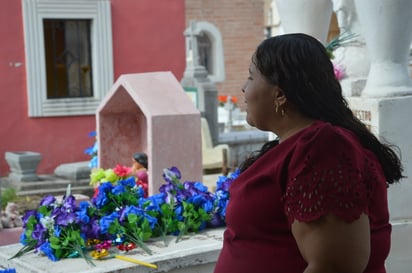 gastos funerarios : El inevitable precio de la muerte; ¿entierro o cremación?