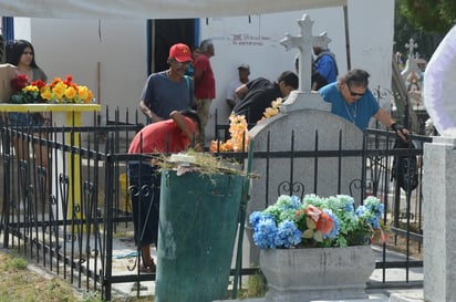 gastos funerarios : El inevitable precio de la muerte; ¿entierro o cremación?