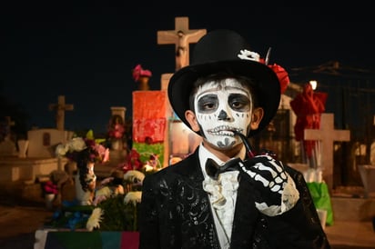 Día de Muertos: La Alumbrada 2024: Monclova honra a sus difuntos en una noche de luz, tradición y nostalgia