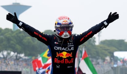 deportes: Sergio Pérez intentó sumar puntos en el Gran Premio de Brasil, pero no lo logró, mientras que Max Verstappen se llevó la carrera