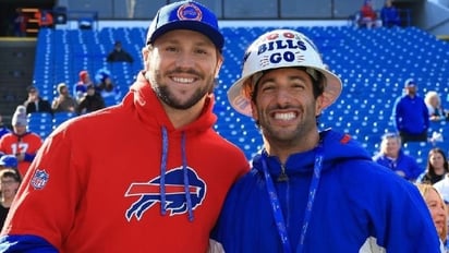 DEPORTES: El expiloto de Fórmula 1 se dio a cita para apoyar a Buffalo en el Highmark Stadium
