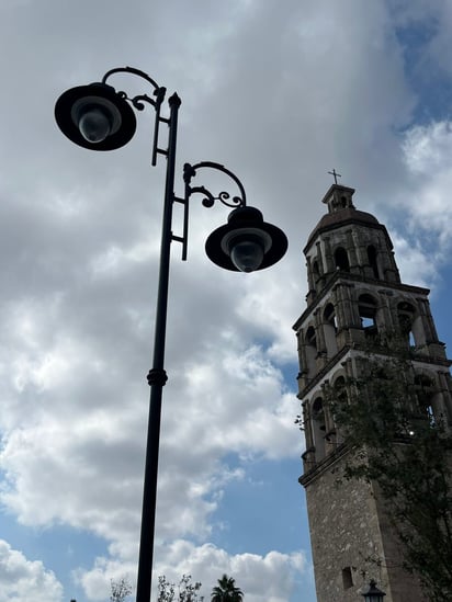 Centro Histórico: Un Centro Histórico es el núcleo cultural, social y arquitectónico de una ciudad. 