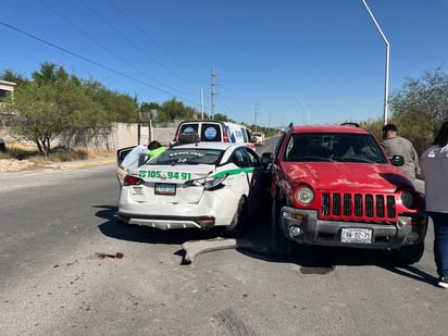 policiaca: Socorristas de ECREM acudieron en auxilio de la lesionada.