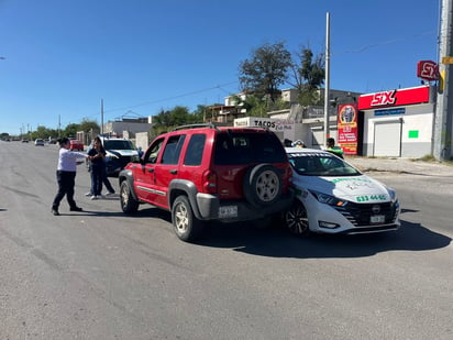 policiaca: Socorristas de ECREM acudieron en auxilio de la lesionada.