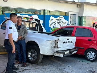 Policiaca : Cuantiosos daños materiales fue el saldo del accidente.