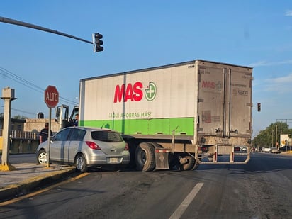 policiaca: Solo daños materiales fue el saldo del choque.