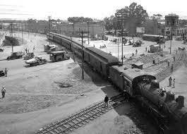 ferrocarril: El día 25 de enero del año 1884 se inauguró de manera oficial el ferrocarril en la ciudad.