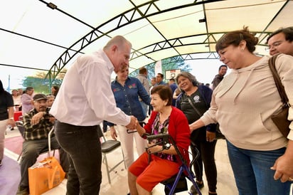 techumbre : El Presidente Municipal destacó que en la historia de Torreón solo se habían construido 41 techumbres. 