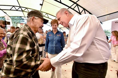 techumbre : El Presidente Municipal destacó que en la historia de Torreón solo se habían construido 41 techumbres. 