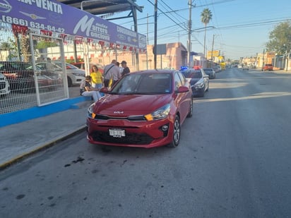 Policiaca : Socorristas de Cruz Roja revisaron al lesionado.