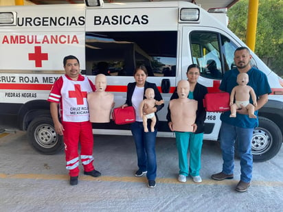 Cruz Roja: 12 socorristas en formación acompañan a los paramédicos en ambulancias para poner en práctica lo aprendido.