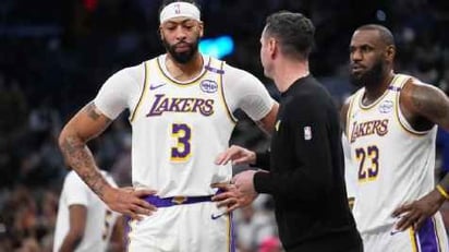 deportes: Los Lakers arrancaron su defensa de la Copa NBA con triunfo 120-115 sobre los Spurs