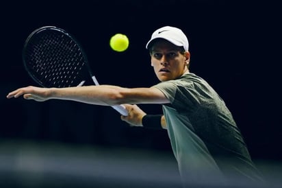 deportes: El italiano Jannik Sinner aprovechó la localía y avanzó a la final.