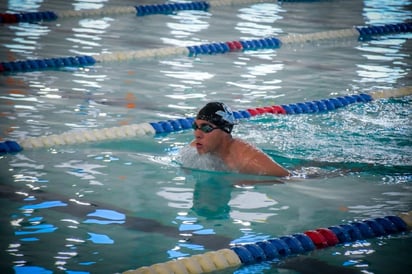 Natación : Los nadadores compitieron en los cuatro estilos y en distancias que comenzaron desde los 25 metros para los más pequeños.