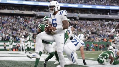 deportes: El quarterback de Indianapolis acarreó un TD de 4 yardas con 46 segundos en el reloj para terminar