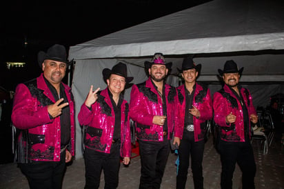 Gerardo Ortiz ofrece  un espectáculo inolvidable en Monclova: La conexión de Ortiz con su público hizo que cada canción fuera una experiencia única y memorable.

