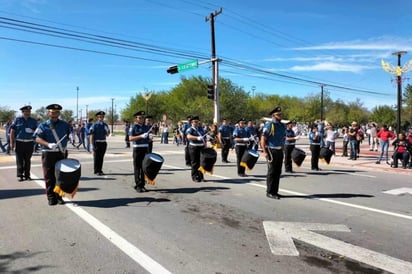 Desfile: Su objetivo es hacer el desfile más dinámico y atractivo para participantes y espectadores.