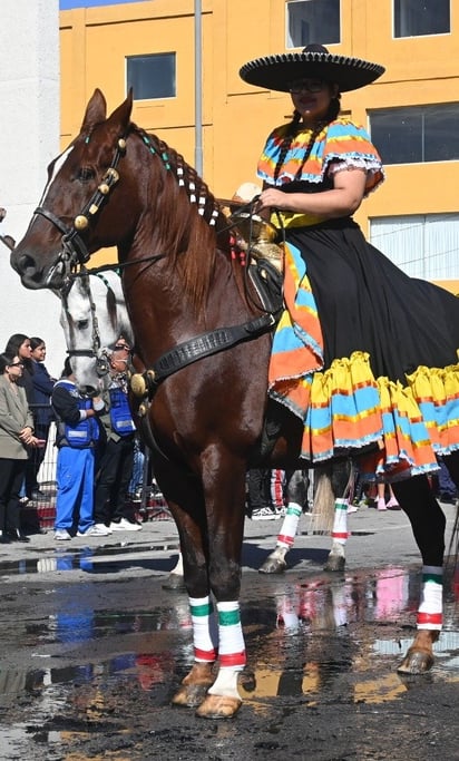 Los monclovenses viven la Revolución Mexicana   del desfile