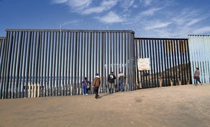 TRUMP De acuerdo con expertos, las deportaciones afectarían el crecimiento económico, reducirían los ingresos y la fuerza laboral  Miami.- Las deportaciones masivas