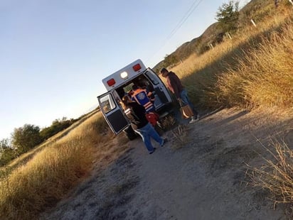 policiaca: Socorristas trasladaron a la lesionada a un hospital de Monclova.