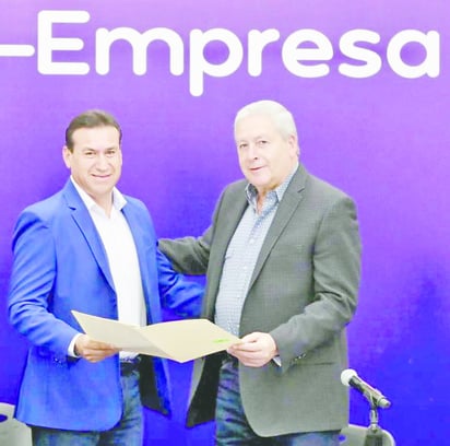 En Saltillo entregan concesiones de rutas