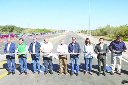 Manolo Jiménez: El Mandatario estatal celebró la construcción y la ampliación de este libramiento. 