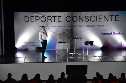 DIF: El evento tuvo como conferencista principal al ex deportista profesional Ismael Santos. 